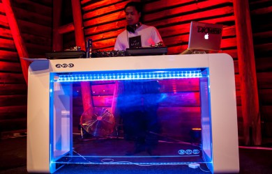 Optional zubuchbarer edler DJ-LED Lack Tisch
